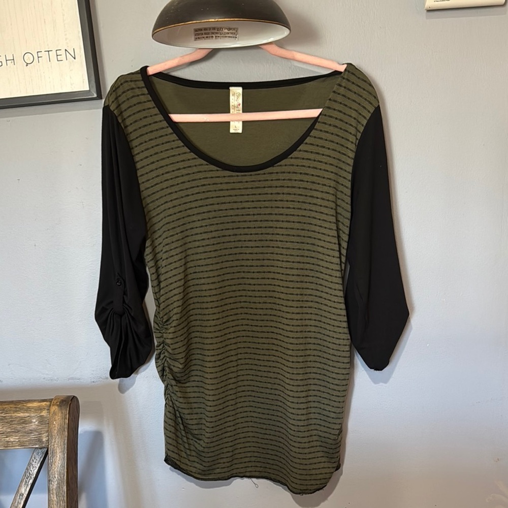 Crushing Harts Maternity Green and Black Tunic with Ruched Sleeves Size Large